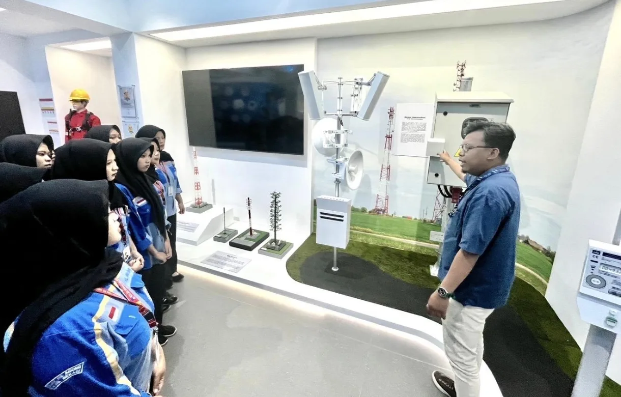 Siswi SMK HS AGUNG Tunjukkan Semangat Belajar Teknologi dan Siap Bersaing di Dunia Industri